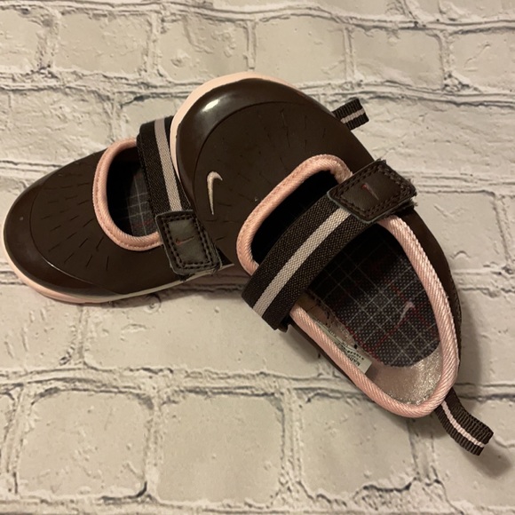 Girls Nike Free Size 6C - Picture 2 of 4